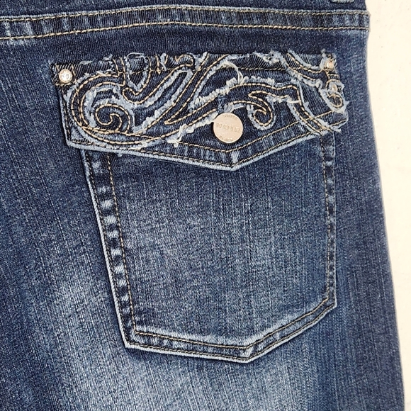 White House Black Market Noir Distressed Capri Jean - Picture 6 of 6